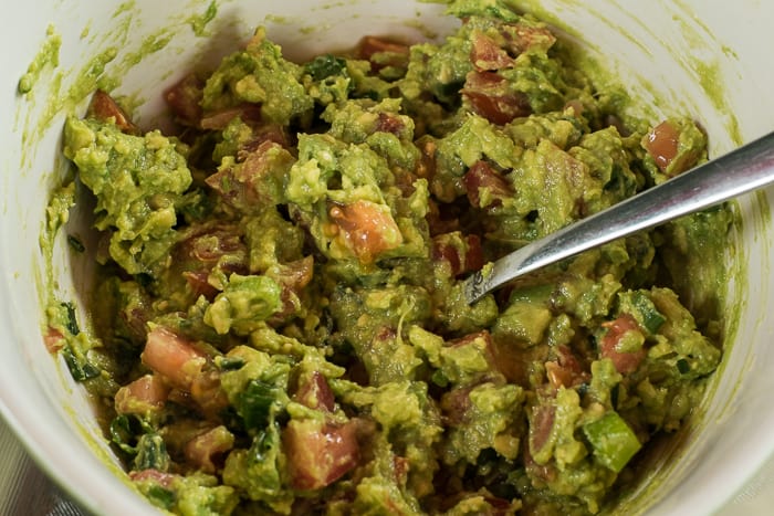 picture of guacamole all mixed up in bowl