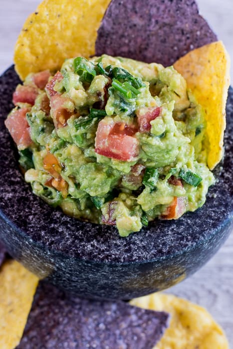 Picture of guacamole in bowl with chips