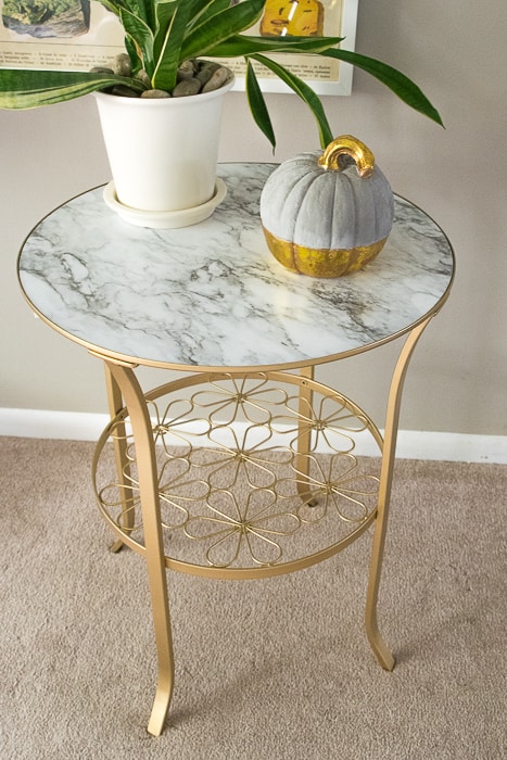 picture of finished Ikea Klingsbo table spray painted gold with marble top