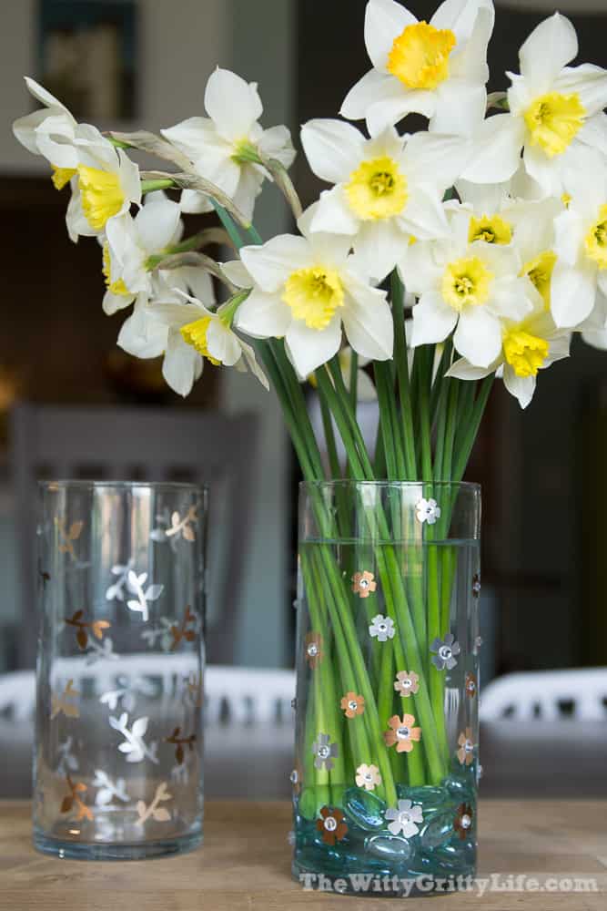 vase with daffodils