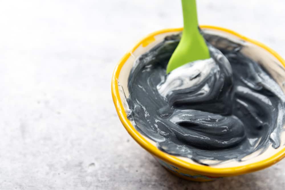 mixing plain yogurt and activated charcoal powder