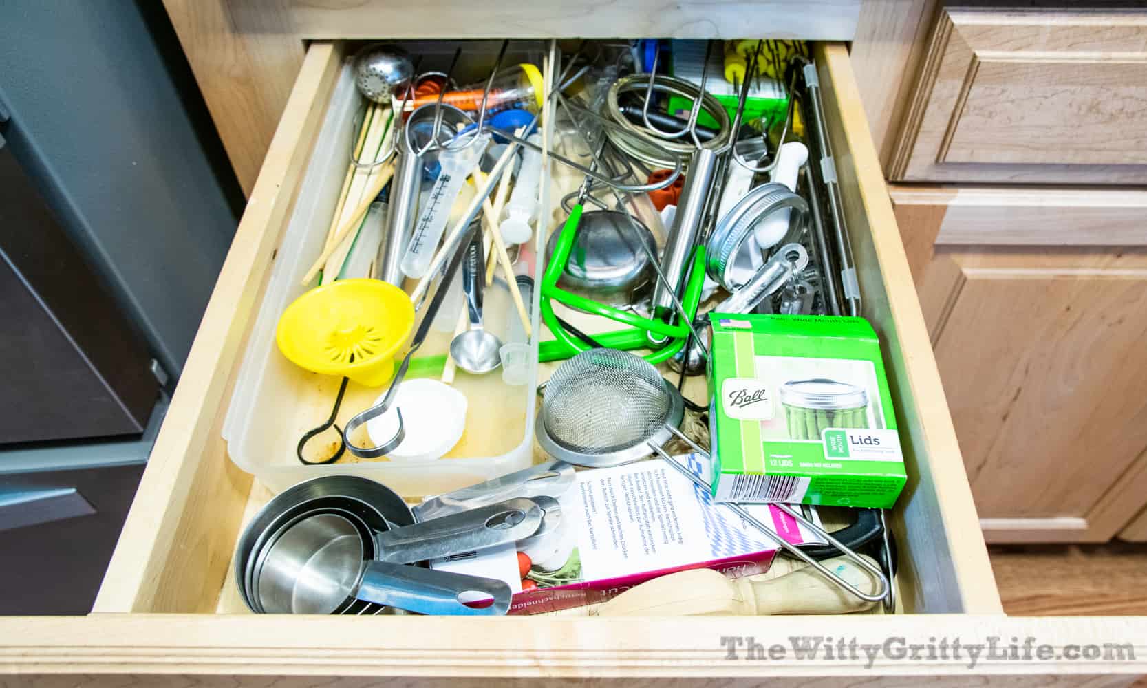 before picture of how to organize your kitchen drawers